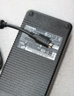 Toshiba Qosmio X300-16H X300-13I 19V 12,2A 230-W PA3673E-1AC3 Laptop Adapter
