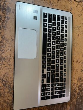Toshiba Satellite Radius P55W-B5224 P55W-A Palmrest Touchpad Keyboard A000298140